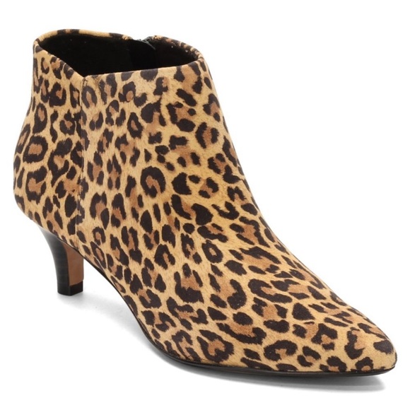 Sleek Ankle Bootie Clarks Linvale Sea Tan Leopard Suede Bootie - Picture 5 of 14